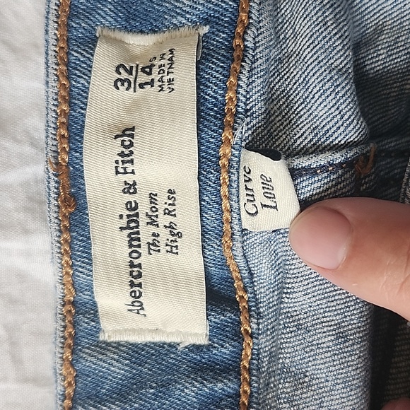 Abercrombie & Fitch Curve Love Mom High Rise - Picture 2 of 3